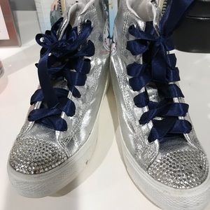 Silver converse like sneakers